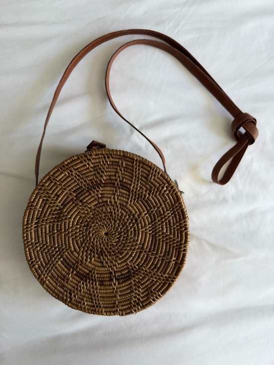 Free People Handbags - Free People Hartwood House "Sol" Woven Round Straw Camel Brown Crossbody Bag